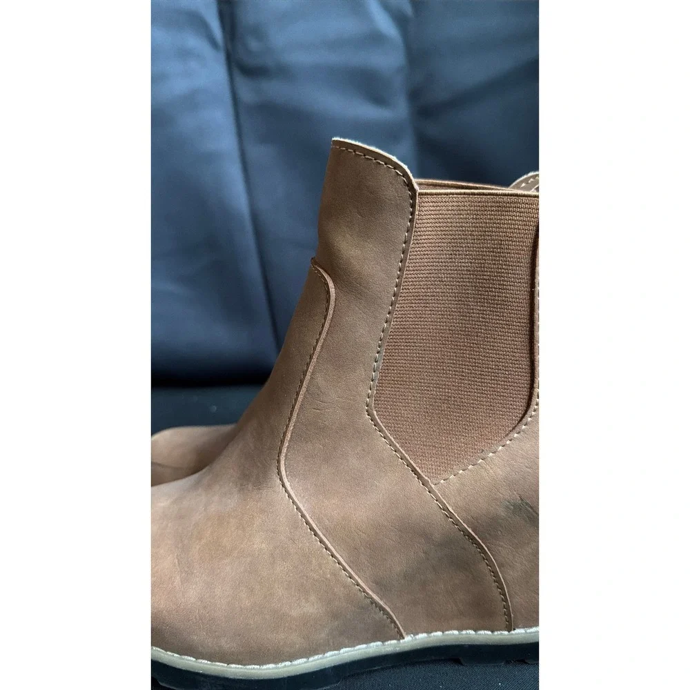 Universal Thread Womens Tan Wedge Chelsea Boots Ankle Booties Brown Sz 8 Western